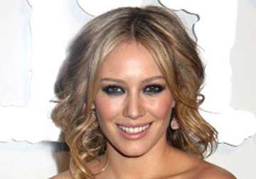 hilary duff goes blonde