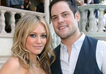 hilary duff shoots down reconciliation rumours
