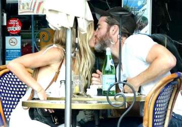 chris pine vail bloom spotted kissing