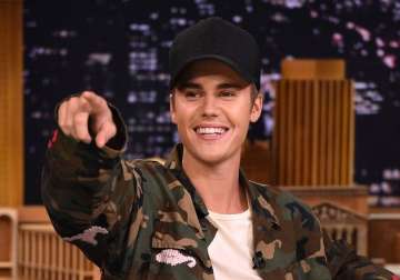 justin bieber previews dance filled video for sorry