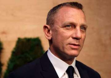 after daniel craig s accident another crew member gets hurt on the sets of spectre