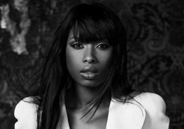 jennifer hudson in talks to star in aretha franklin biopic