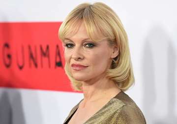 pamela anderson strips naked for magazine cover