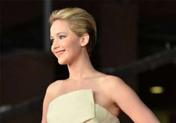 jennifer lawrence celebrates christmas with ailing children in a hospital