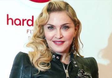 madonna breaks down onstage pays tribute to paris victims