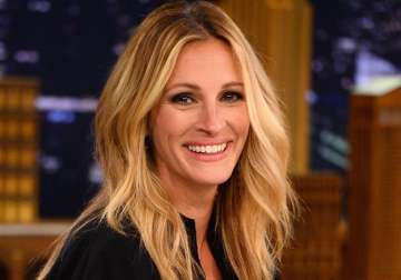 julia roberts selling ny home