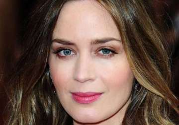 emily blunt watched frozen before giving birth to her daughter