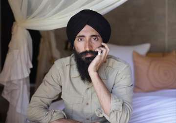 waris ahluwalia accepts airline s apology after racism row
