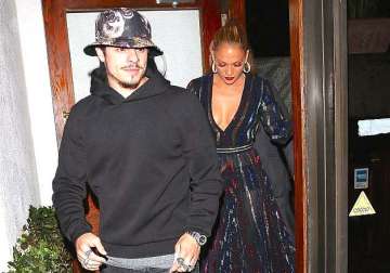 jennifer lopez cleavage show on date night with casper smart see pics