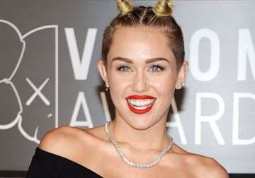 miley cyrus buys 5mn vineyard