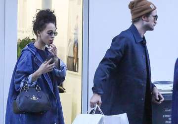 robert pattinson fka twigs moved in together