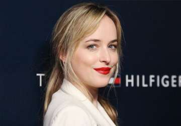 dakota johnson s star parents discouraged her to act