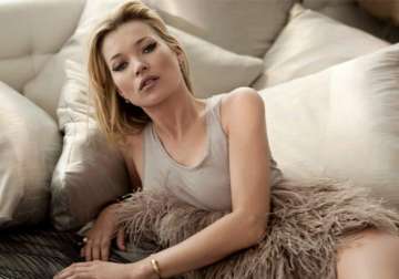 kate moss cancels trip to be with family