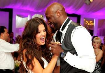 khloe kardashian struggling to finalise divorce with lamar odom