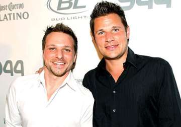 the lachey brothers to open sports bar on jan 1