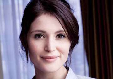 gemma arterton hates questions on make up clothes