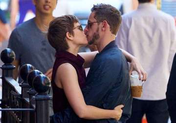 spotted kate mara jamie bell getting cosy on a streetwalk on ny