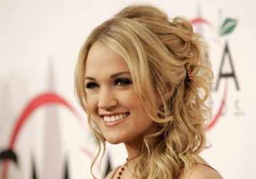 carrie underwood still can t believe she s pregnant