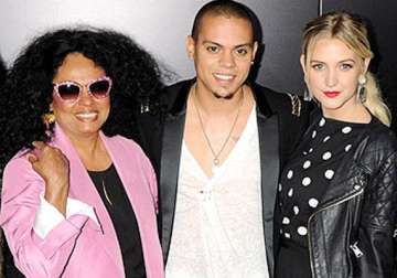 ashlee simpson seeks career help from mom in law