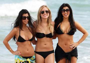 kardashian sisters facing 75 million lawsuit over credit card deal