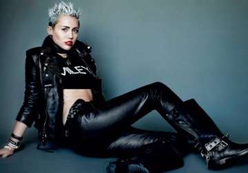 miley cyrus strips for magazine shoot