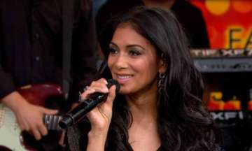 nicole scherzinger jumps out of moving limo
