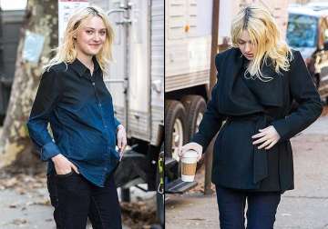 dakota fanning loved fake baby bump