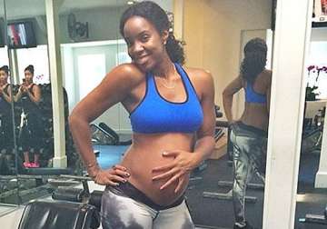 kelly rowland finds pregnancy mind boggling