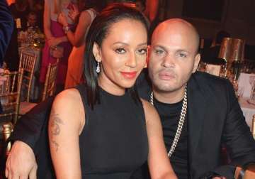 mel b says her husband would never lay a hand on her