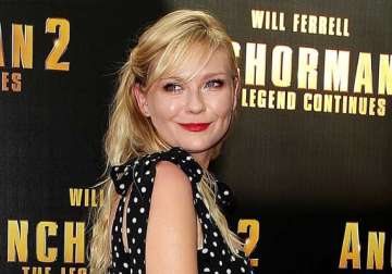 kirsten dunst lashes out at apple for leaked nude photos