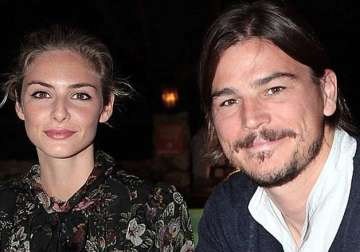 josh hartnett and tamsin egerton expecting their first baby