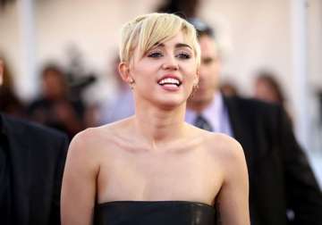 miley cyrus plays kim s stylist in cryptic image