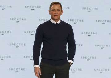 daniel craig injured on spectre set