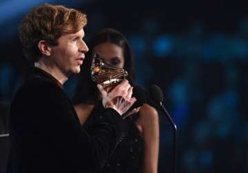 morning phase by beck wins top album grammy