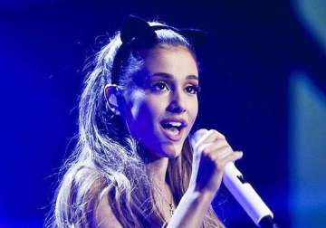 ariana grande cancels spain trip