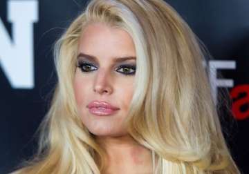 jessica simpson says she doesn t want her daughter to grow up