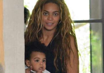 singers beyonc and jay z s daughter blue ivy turns photographer