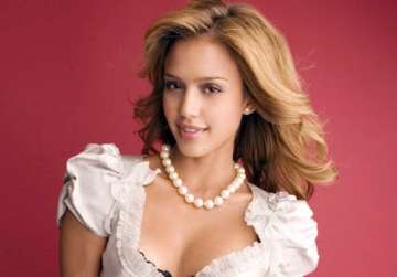 jessica alba to cook christmas meal for 84 people