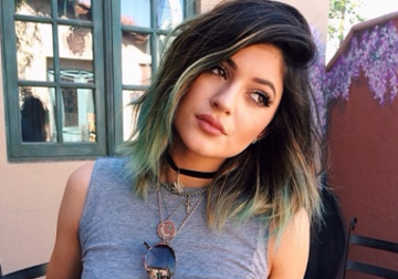 kylie jenner steps out makeup free