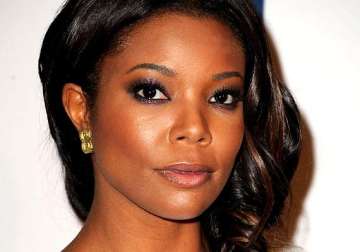 gabrielle union to approach fbi over leaked topless photos