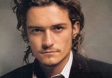 orlando bloom sent back to uk from new delhi airport