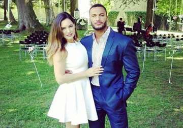 kelly brook to wed in greece