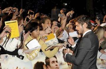 zac efron attends london premiere of charlie st. cloud