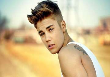 i m not looking for a girlfriend says justin bieber