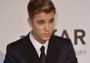 justin bieber apologises to fans for being arrogant