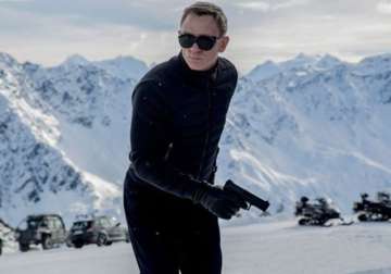 first spectre teaser trailer out daniel craig returns as james bond for 4th time in a row