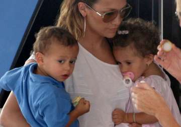 jlo looking for good school for twins