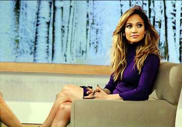jlo turns cougar for the boy next door