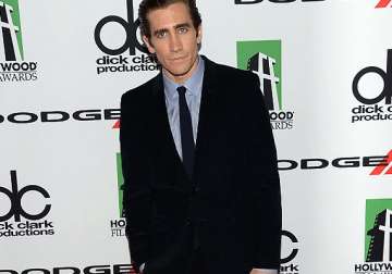 jake gyllenhall makes first appearance after injury