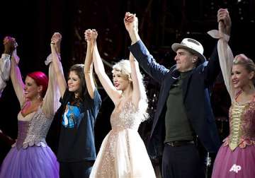 james taylor selena gomez join swift onstage